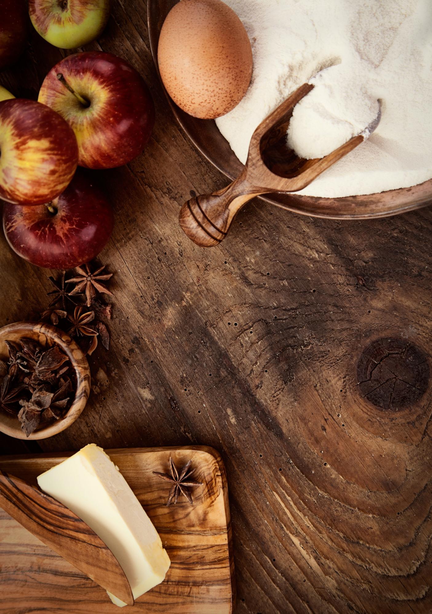 atelier culinar cu echipament și ingrediente aranjate
